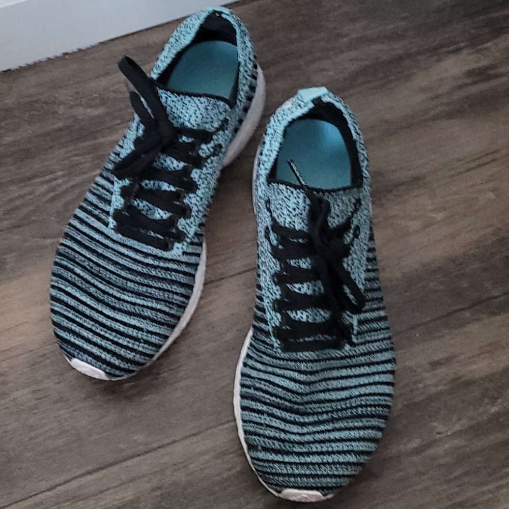 {Adidas} sneakers